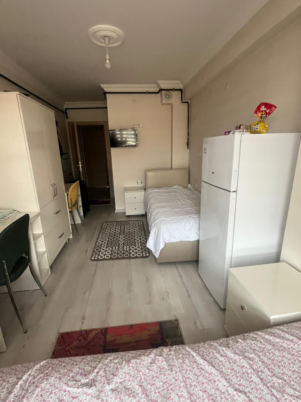 Kız öğrenci apartı geniş gardırop ve ortak yaşam alanı